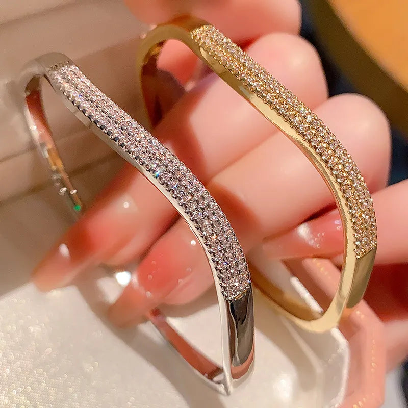 Fashionable Wave Micro Inlaid Natural Zircon Gemstone Bracelet set in 18K Gold Plating