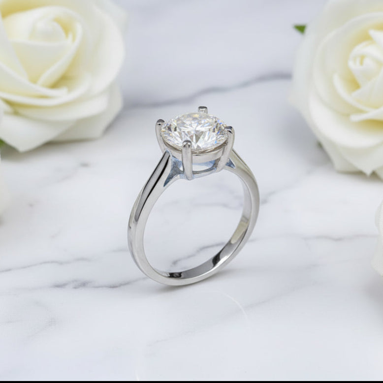 European Four-Claw Design 2 Carat Moissanite Diamond Ring set in 18K White Gold Plated 925 Silver (GRA)