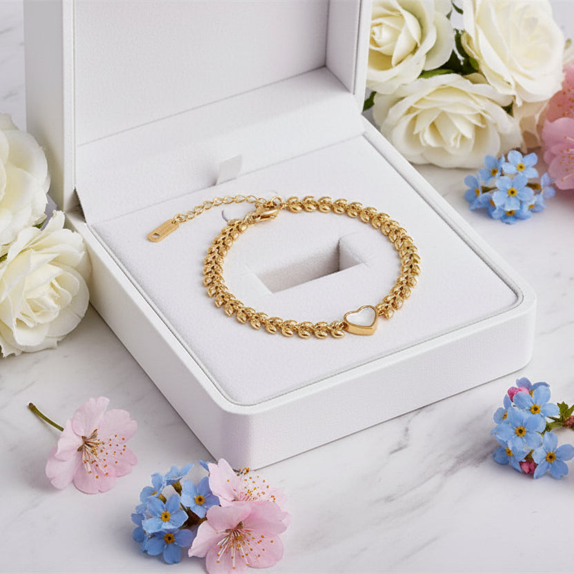 European Design Fashionable Retro Heart-Shaped Shell Bracelet set in 18K Gold Plating