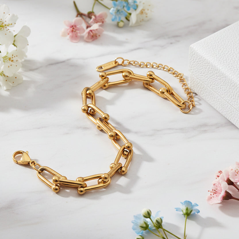 Modern European Fashion U-Link Chain Bracelet set in 18K Gold Plating