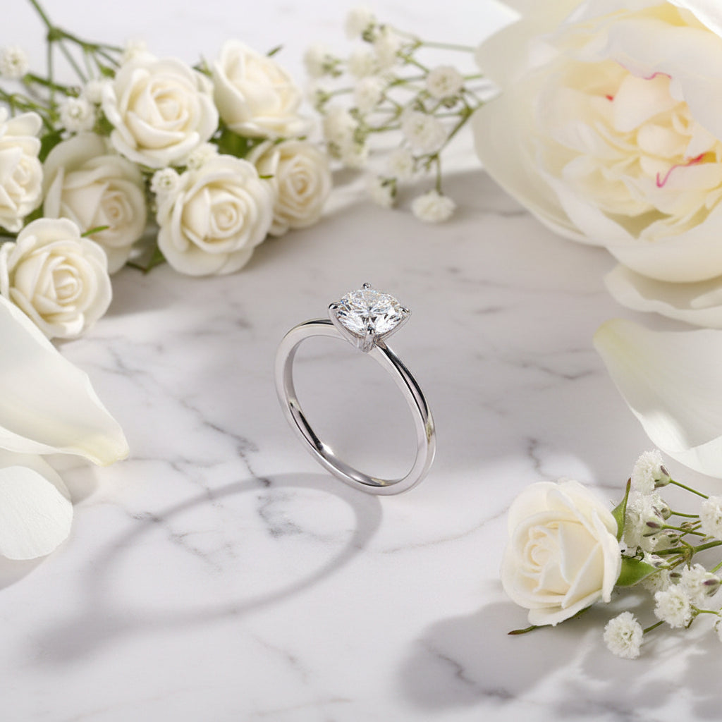 Four-Claw Engagement Ring 1 Carat Moissanite Diamond set in Platinum Plated 925 Silver (GRA)