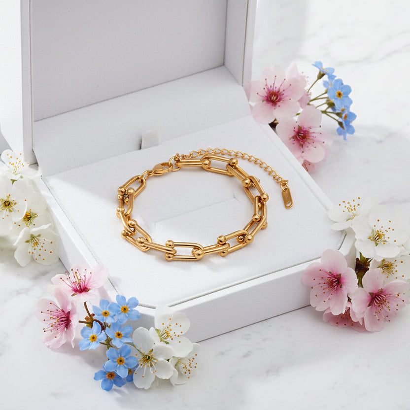 Modern European Fashion U-Link Chain Bracelet set in 18K Gold Plating