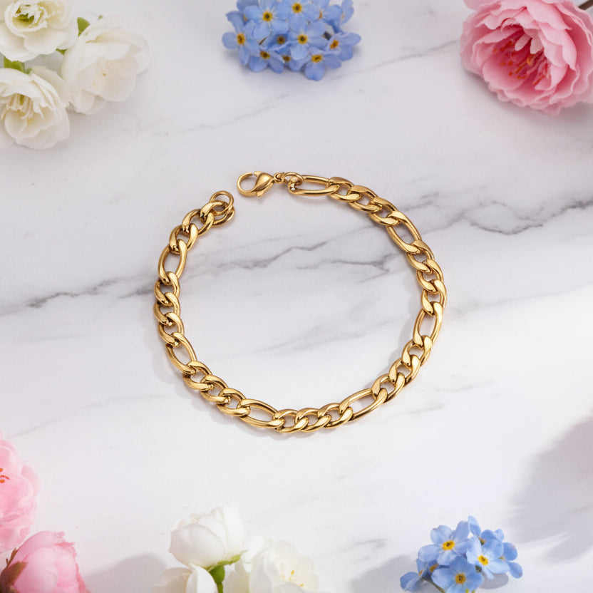 Classic Curb Chain Design Bracelet set in 18K Gold Plating