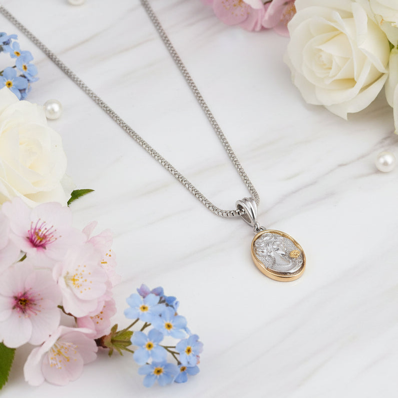 French Designed Queen Elizabeth Portrait Pendant set in Platinum Plated 925 Silver Necklace