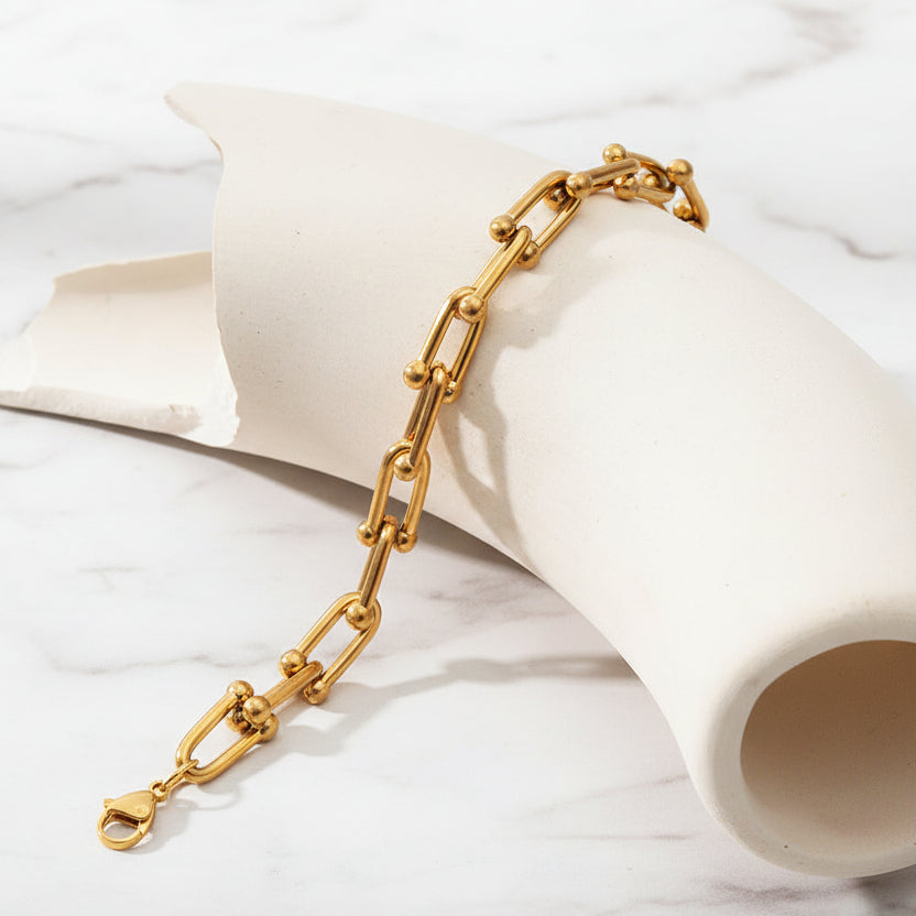Modern European Fashion U-Link Chain Bracelet set in 18K Gold Plating