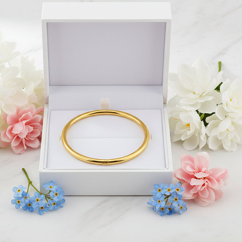 Classic French Chic Design Oval and Round Bracelet set in 18K Gold Plating