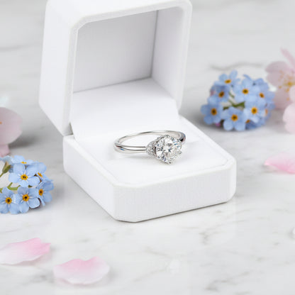 Modern European Six-Claw Solitaire 1 Carat Moissanite Ring set in 18K White Gold 925 Silver (GRA) Capella Jewellery