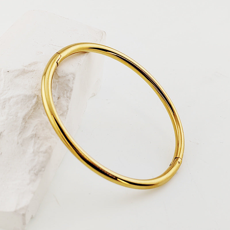 Classic French Chic Design Oval and Round Bracelet set in 18K Gold Plating