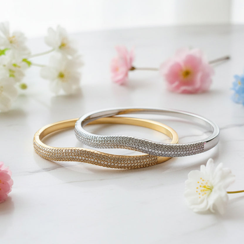 Fashionable Wave Micro Inlaid Natural Zircon Gemstone Bracelet set in 18K Gold Plating