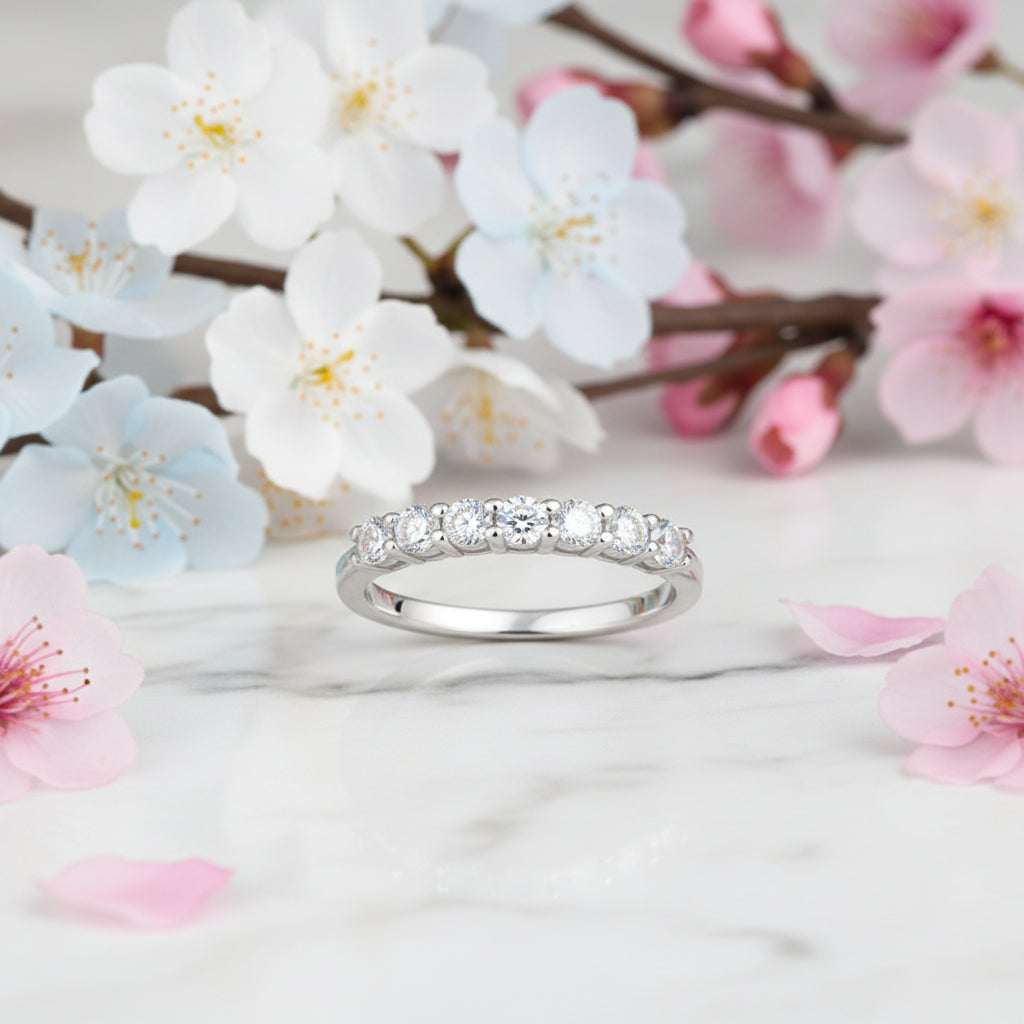 European Seven Stars 0.7 Carat Moissanite Diamond Ring in 18K White Gold Plated 925 Silver (GRA)