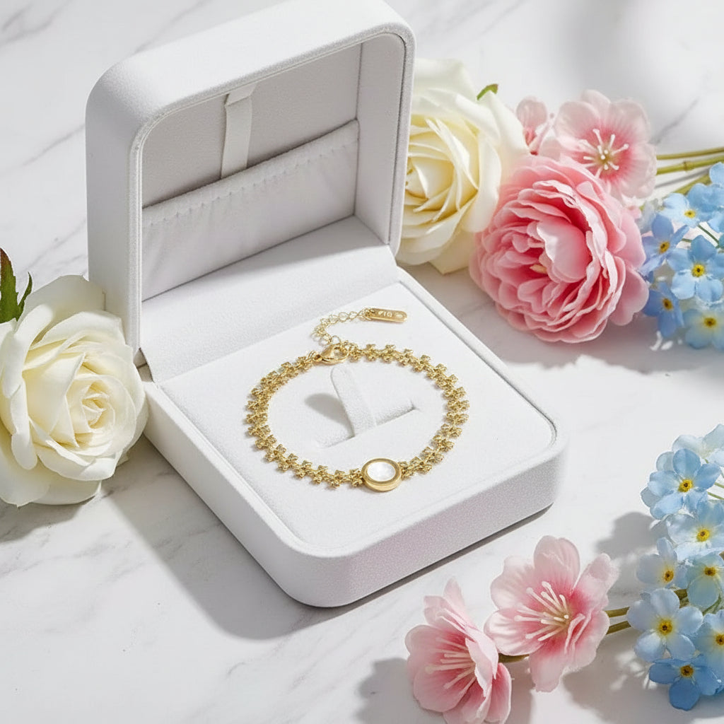 European Design Fashionable Retro Heart-Shaped Shell Bracelet set in 18K Gold Plating