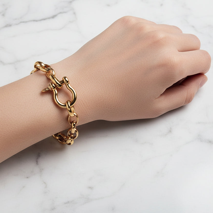 American Design U-shaped Lock Chain Bracelet set in 18K Gold Electroplating