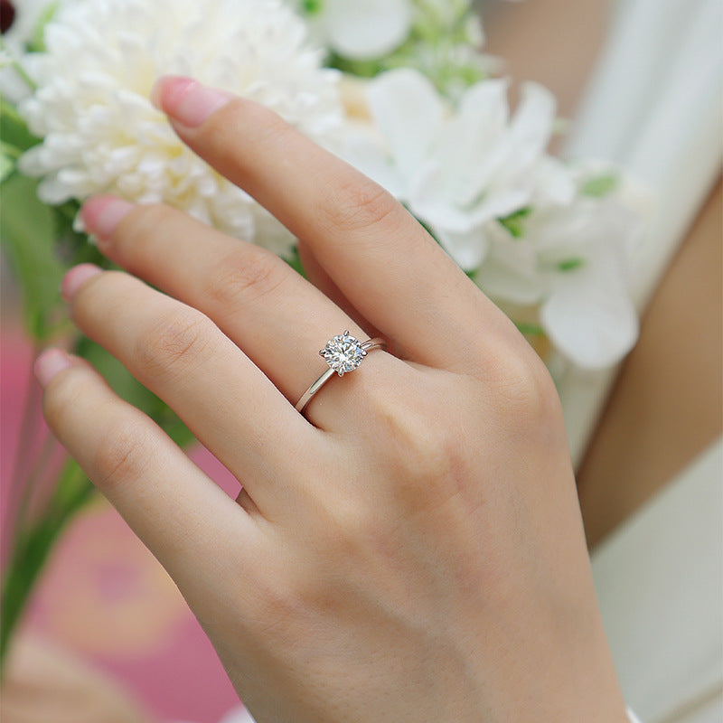 Four-Claw Engagement Ring 1 Carat Moissanite Diamond set in Platinum Plated 925 Silver (GRA)