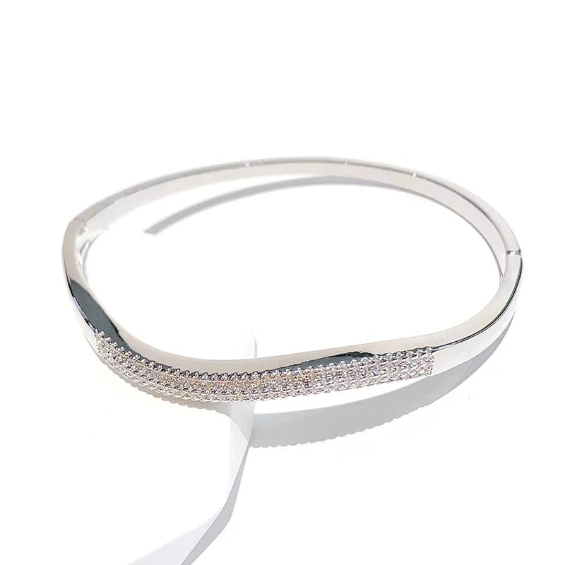 Fashionable Wave Micro Inlaid Natural Zircon Gemstone Bracelet set in 18K Gold Plating
