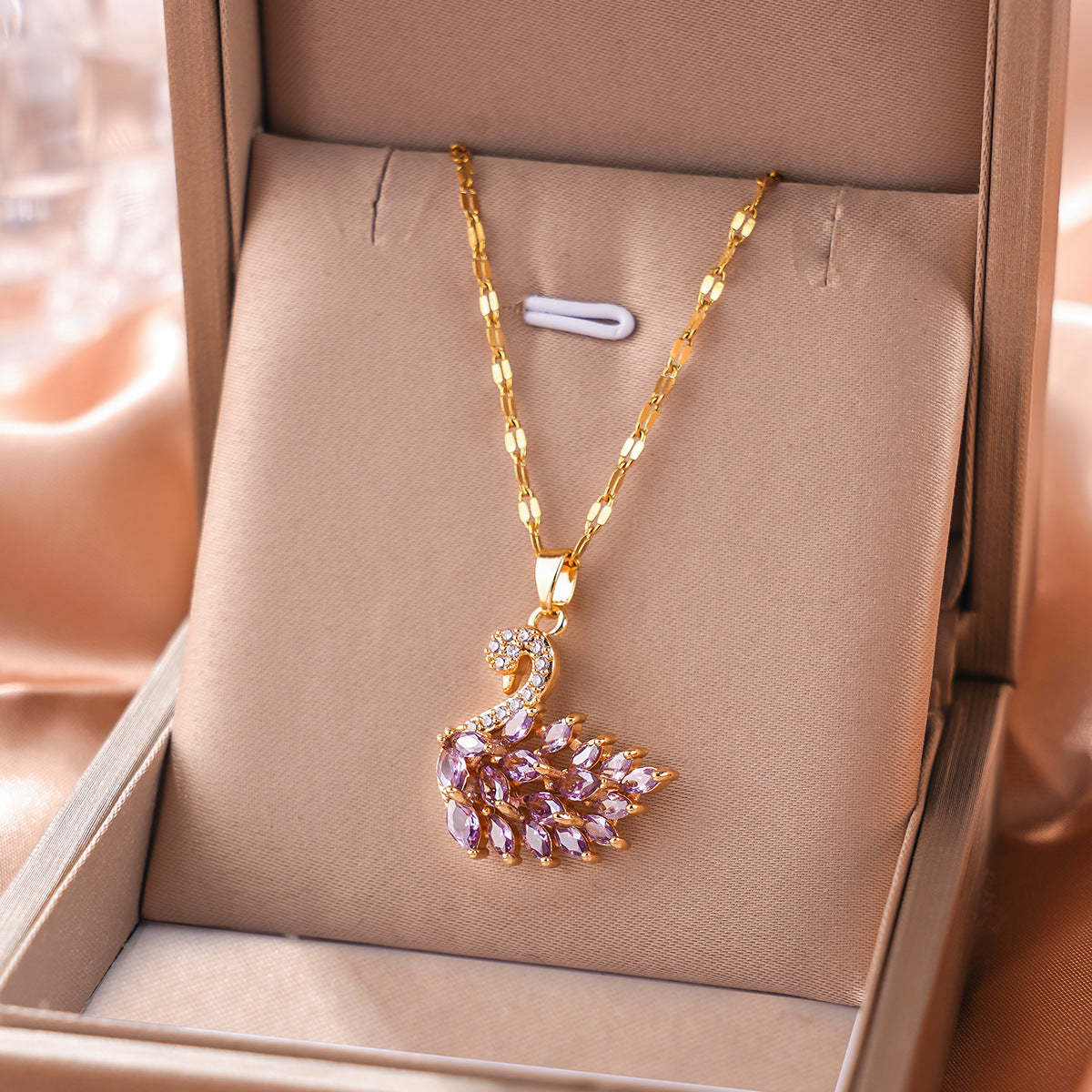 18K Gold Plated High Sense Lips Swan Necklace