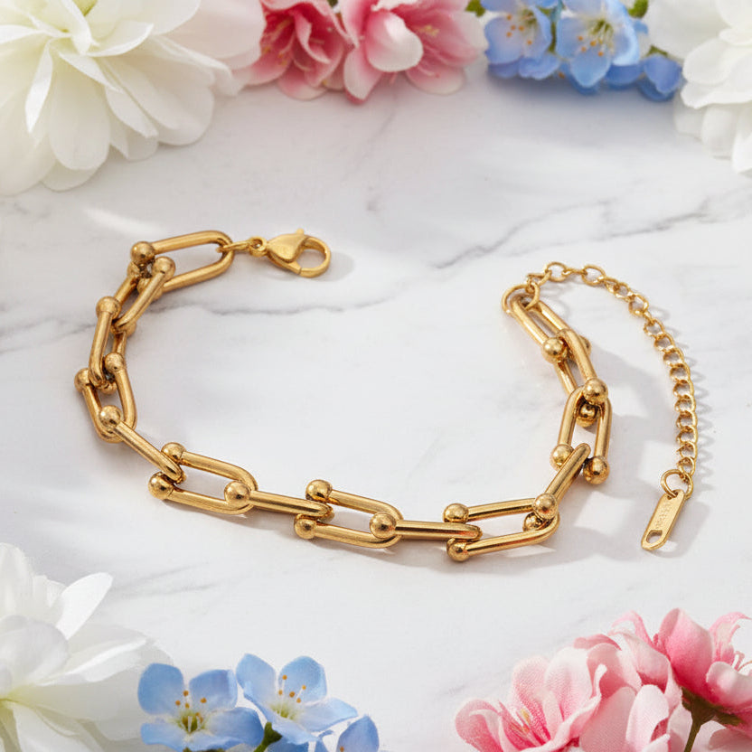 Modern European Fashion U-Link Chain Bracelet set in 18K Gold Plating