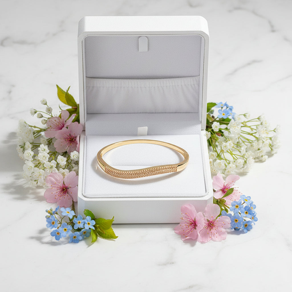 Fashionable Wave Micro Inlaid Natural Zircon Gemstone Bracelet set in 18K Gold Plating