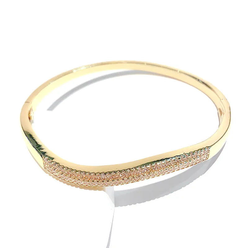 Fashionable Wave Micro Inlaid Natural Zircon Gemstone Bracelet set in 18K Gold Plating