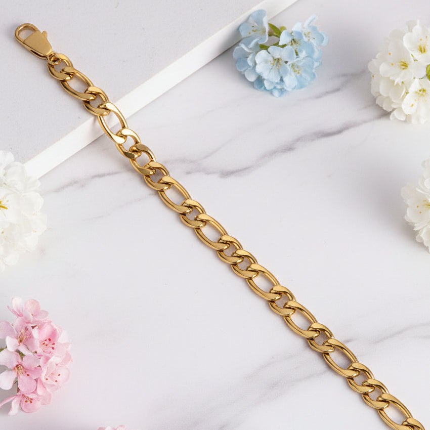 Classic Curb Chain Design Bracelet set in 18K Gold Plating