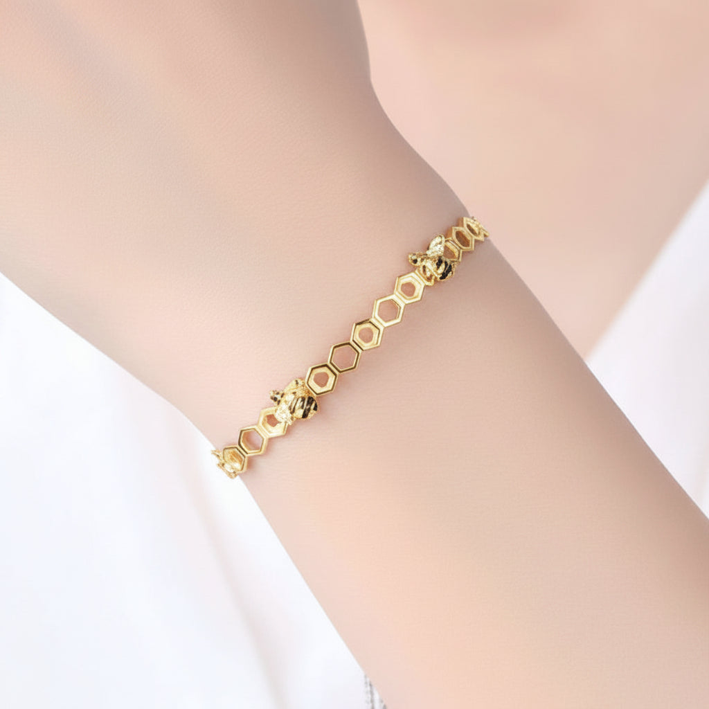 Summer Bee Retractable Bee Bracelet set in 18K Gold Plated 925 Sterling Silver