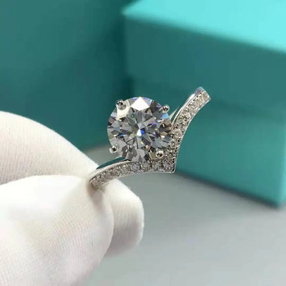 French Chevron Pavé Solitaire 1 Carat Moissanite Ring set in 18K White Gold 925 Silver (GRA) Capella Jewellery