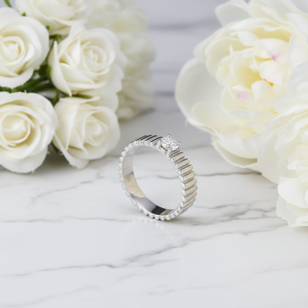 Vintage Italian Design 0.3 Carat Moissanite Diamond Ring set in Platinum Plated 925 Silver (GRA)