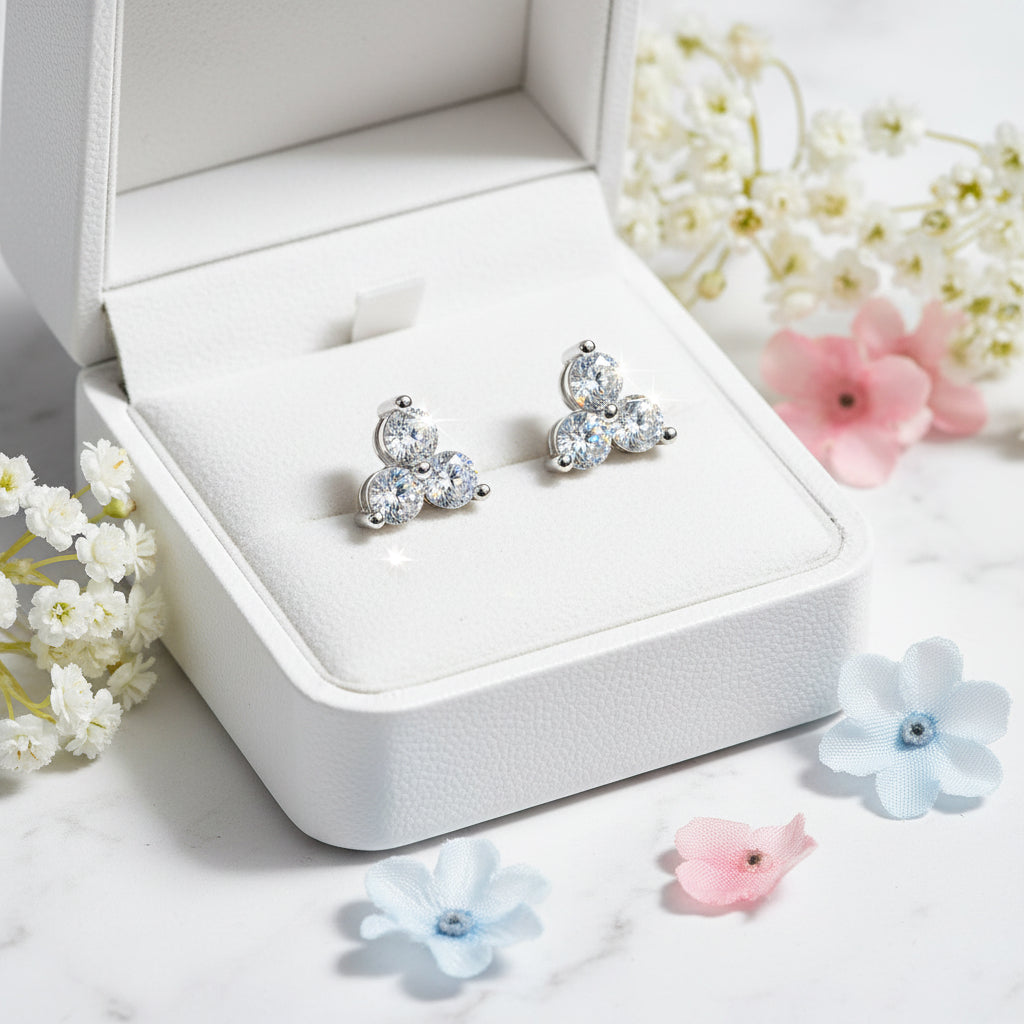 French Trèfle Design 0.6 Carat Moissanite Diamond Earrings set in 18K Gold plated 925 Silver (GRA)