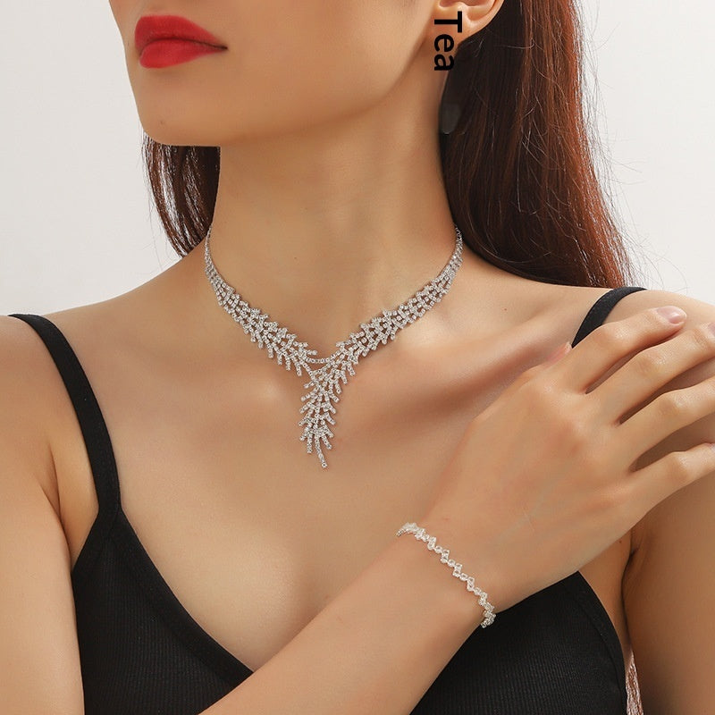 Fashion Claw Chain Rhinestone Necklace Earring and Bracelet Set