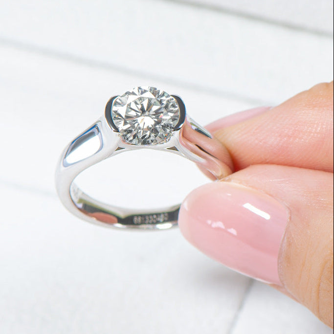 Italian Modern Design 2 Carat Moissanite Diamond Ring set in 18K White Gold 925 Silver (GRA)