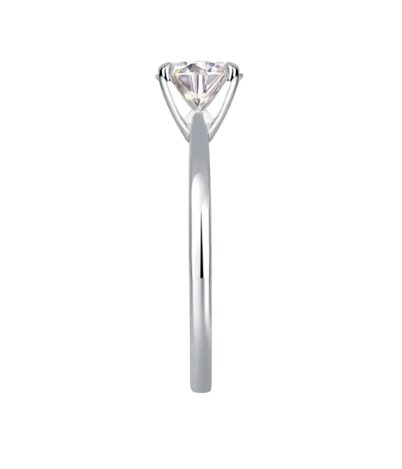 Four-Claw Engagement Ring 1 Carat Moissanite Diamond set in Platinum Plated 925 Silver (GRA)