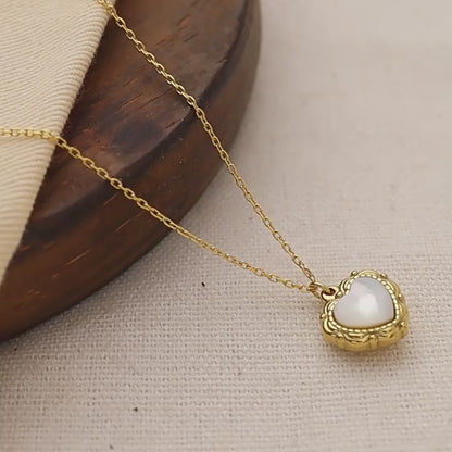 Elegant European Vintage Love Heart Shell Pendant set in 18K Gold Plating Necklace